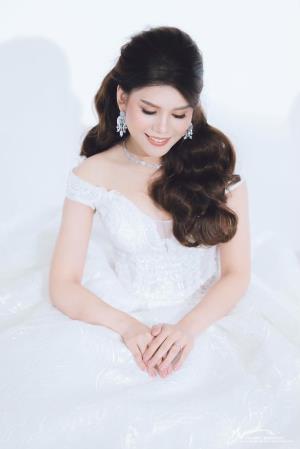 ชุดเจ้าสาวและชุดเจ้าบ่าว ชุดสากล เช่าที่แบมบี้ เวดดิ้ง ห้วยขวาง
